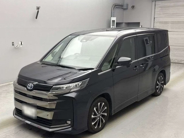 Toyota Noah Лот № 379 2022