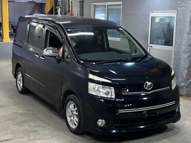 Toyota Voxy Лот № 368 2009