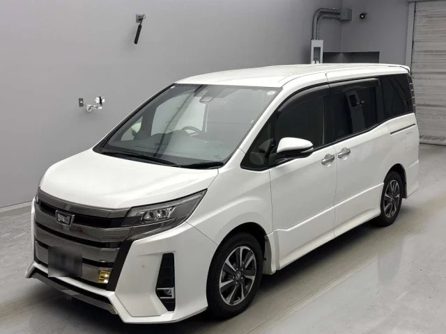 Toyota Noah Лот № 12600 2020