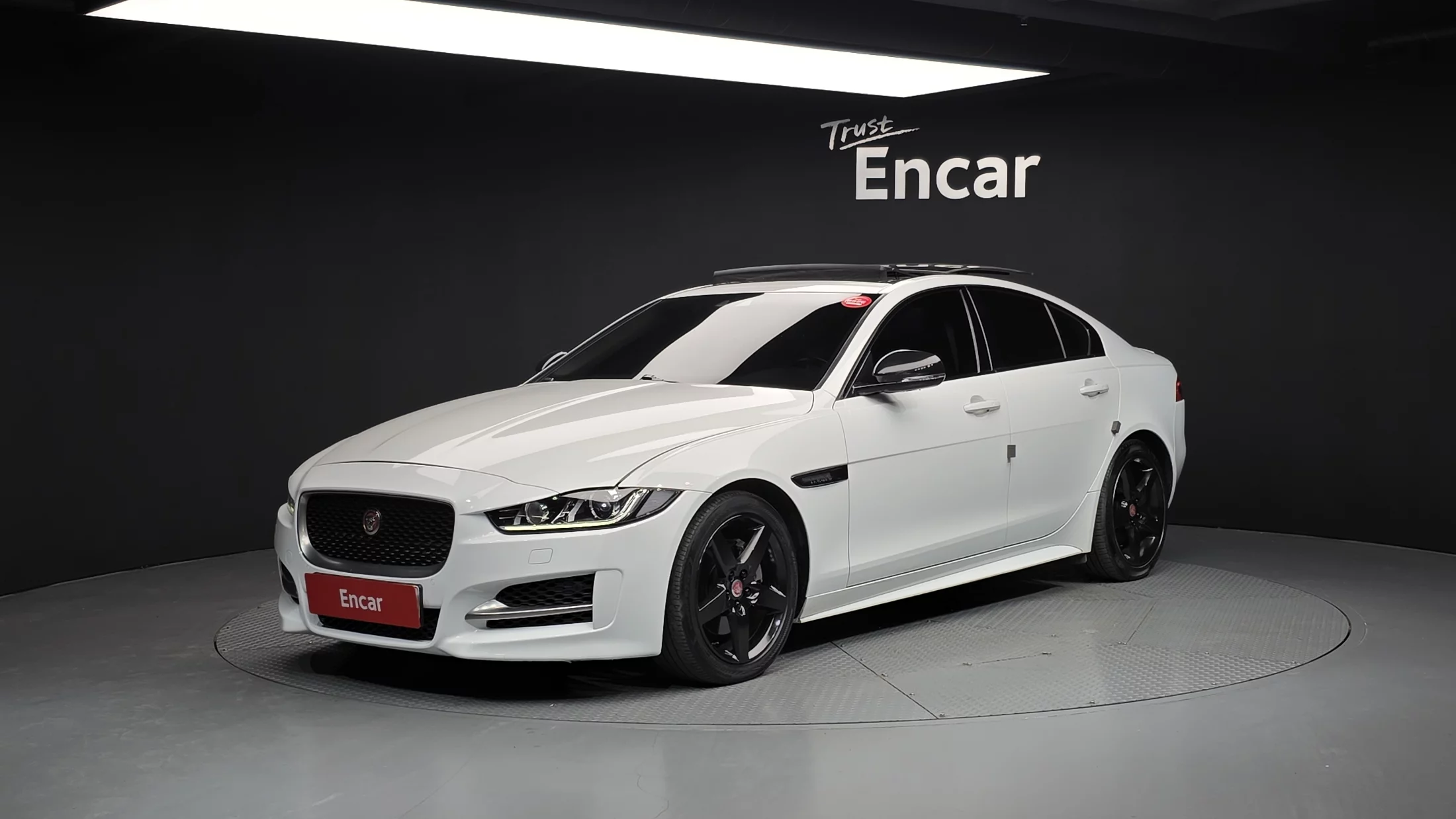 Jaguar XE I