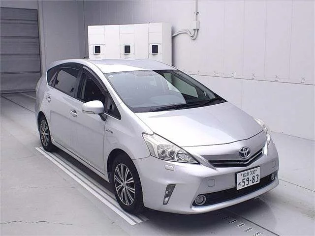 Toyota Prius Alpha Лот № 60174 2013