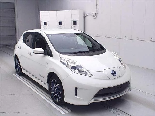 Nissan Leaf I (ZE0/AZE0)