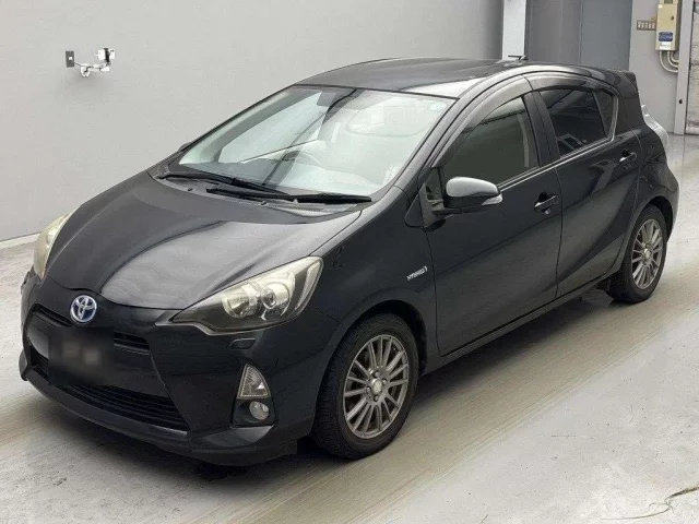 Toyota Aqua Лот № 2013