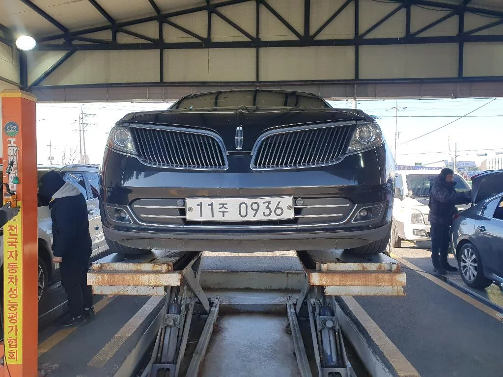 Lincoln MKS I Рестайлинг