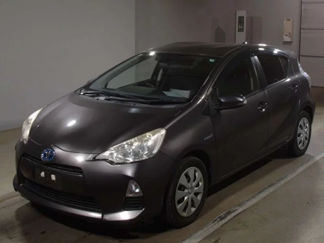 Toyota Aqua Лот № 2013