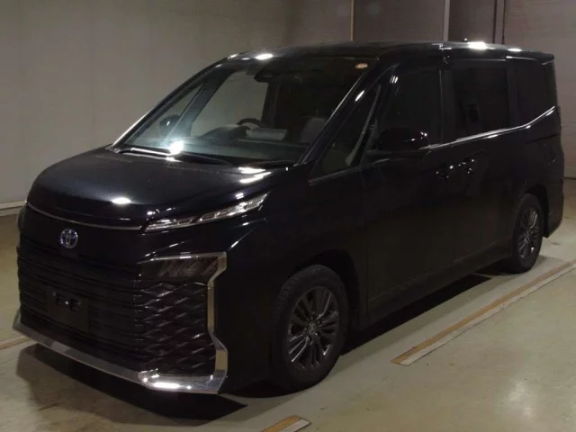 Toyota Voxy Лот № 2023