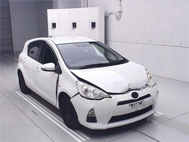 Toyota Aqua Лот № 70418 2013