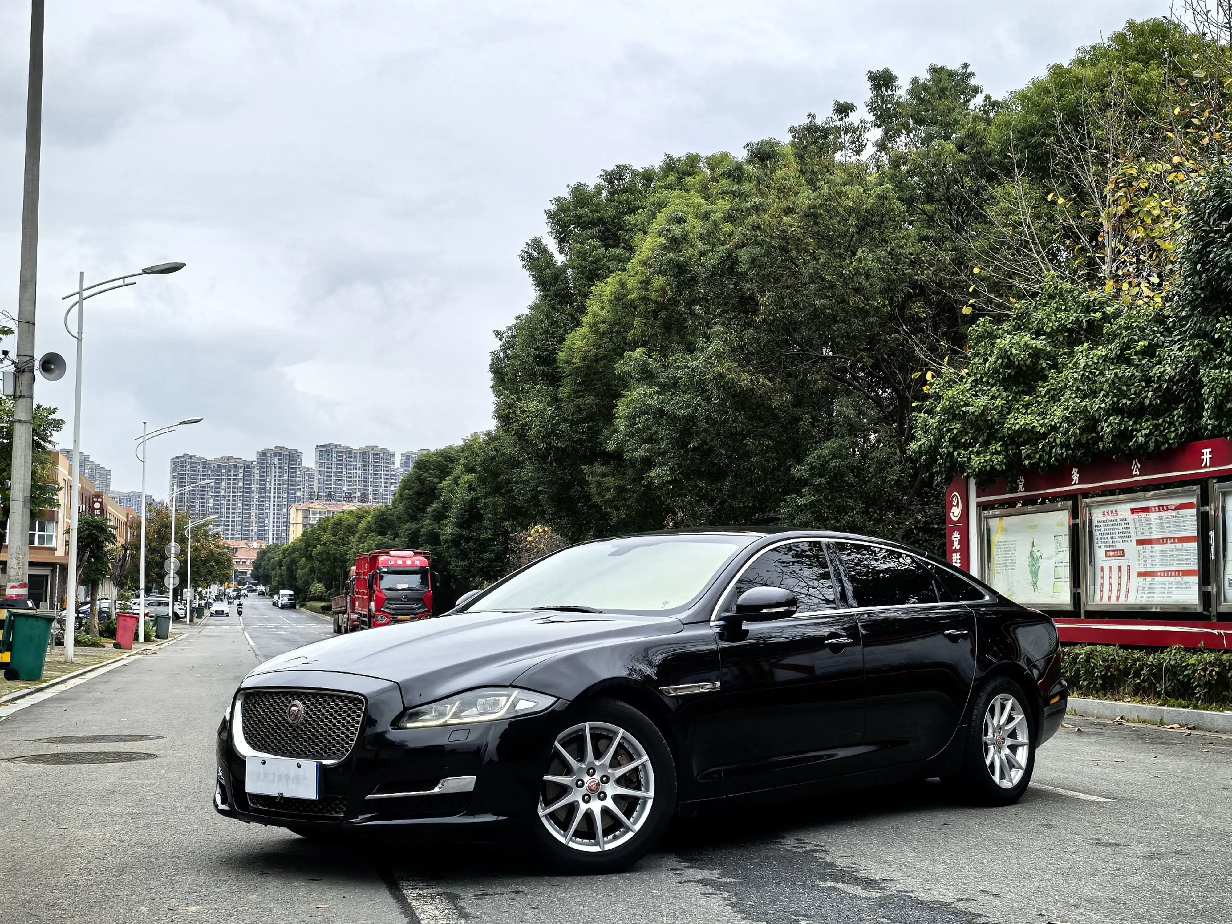 Jaguar XJ IV (X351) Рестайлинг