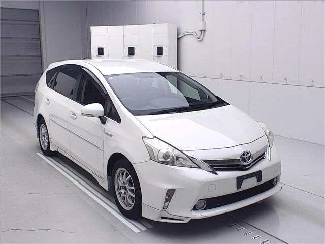 Toyota Prius Alpha Лот № 70327 2012