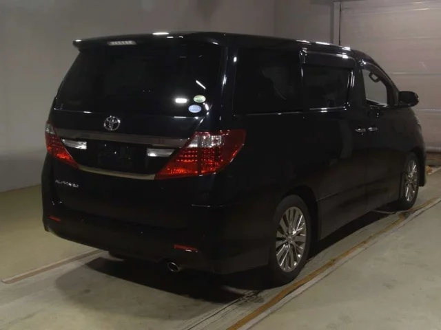 Toyota Alphard Лот № 2012
