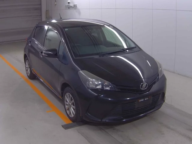 Toyota Vitz Лот № 2015
