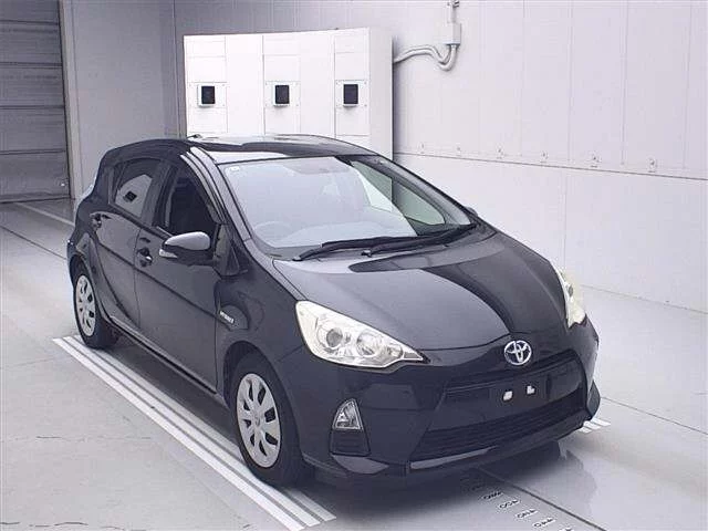 Toyota Aqua Лот № 70323 2013