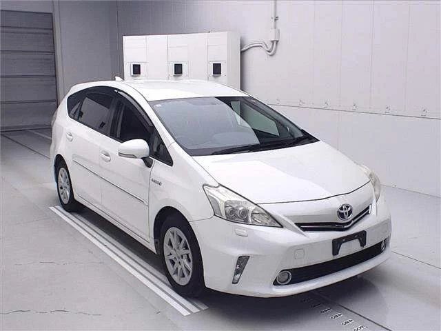 Toyota Prius Alpha Лот № 70301 2013