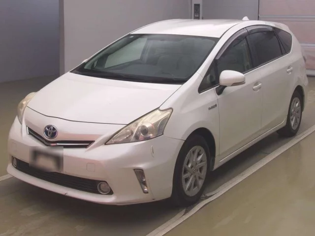 Toyota Prius Alpha Лот № 74072 2011