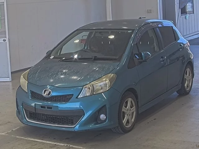 Toyota Vitz Лот № 20379 2011