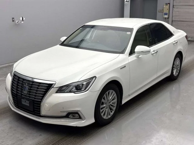 Toyota Crown Лот № 32098 2016
