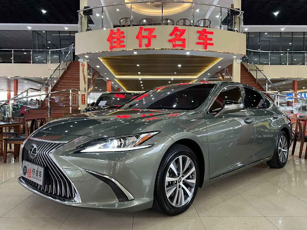 Lexus ES VII