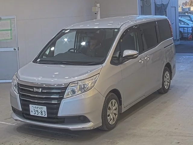 Toyota Noah Лот № 20268 2014