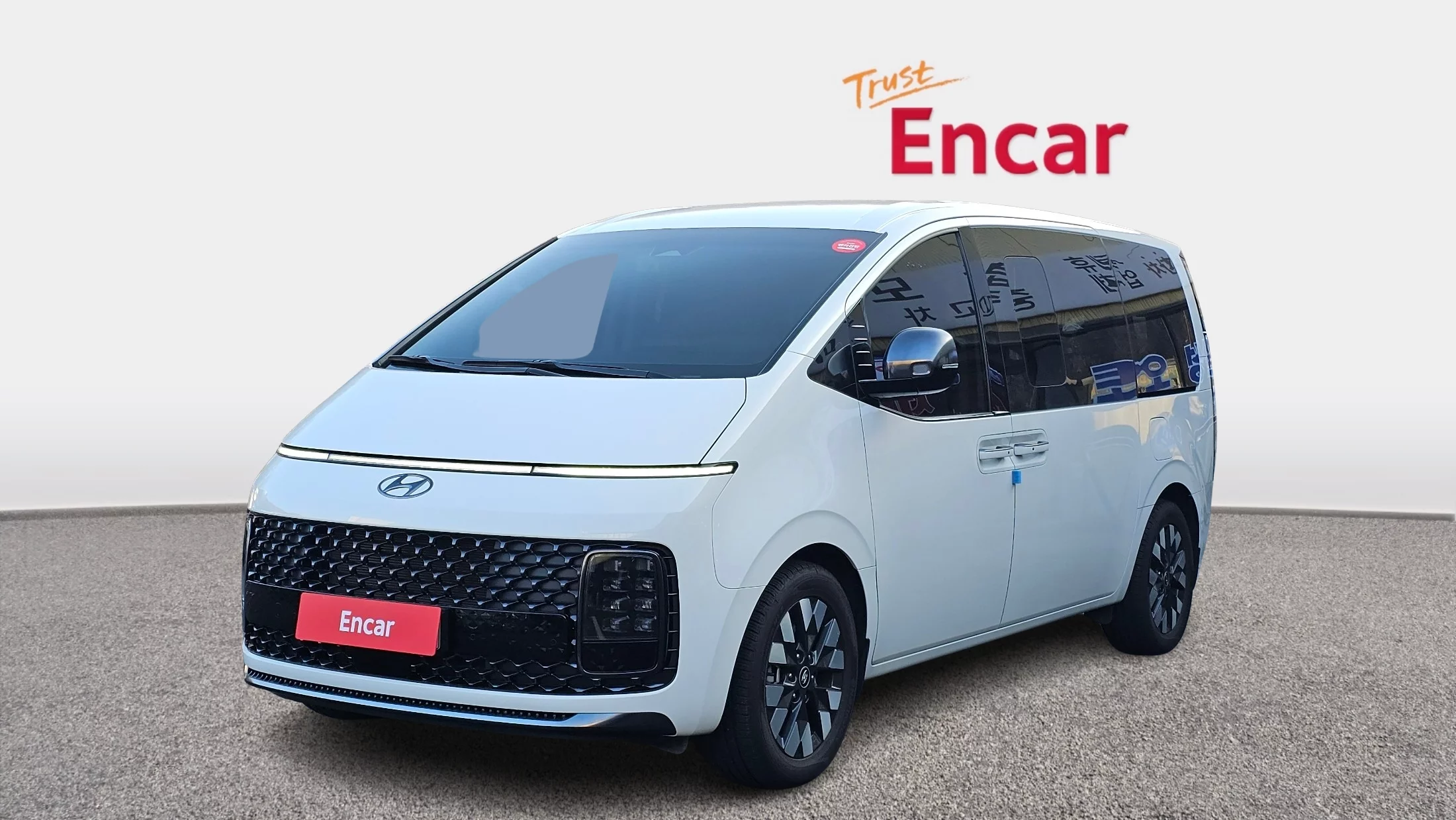 Hyundai Staria L3.5 Lounge 7-Seater Mobility 2024