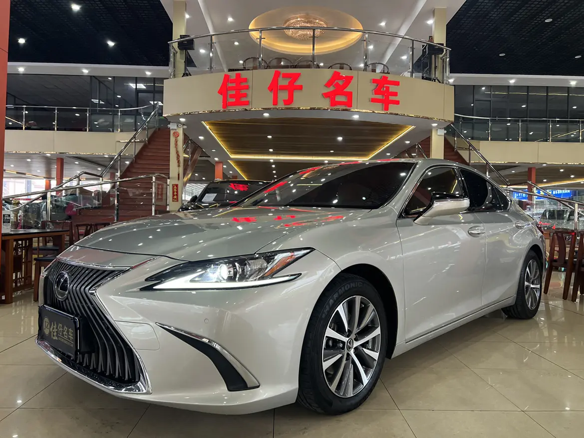 Lexus ES VII