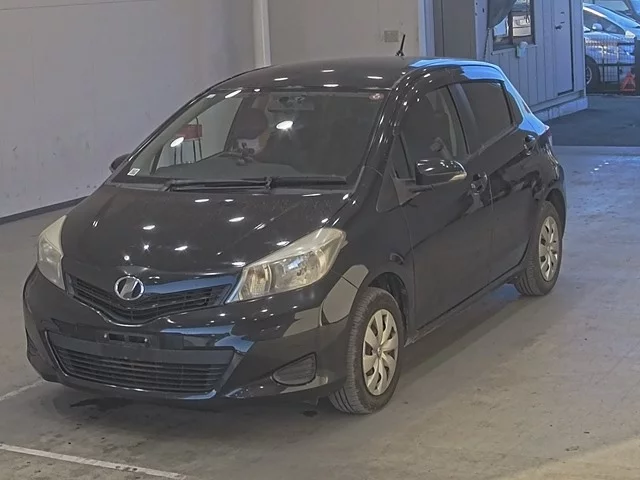 Toyota Vitz Лот № 20253 2013