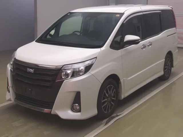 Toyota Noah Лот № 72148 2017
