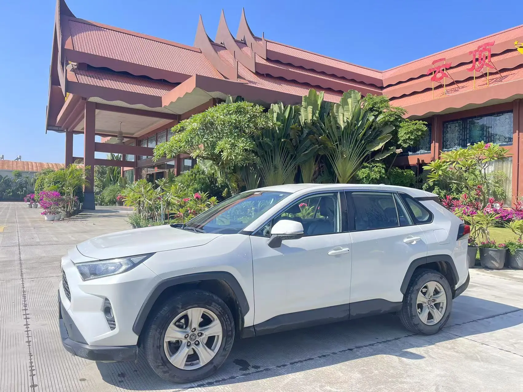 Toyota RAV4 V (XA50)