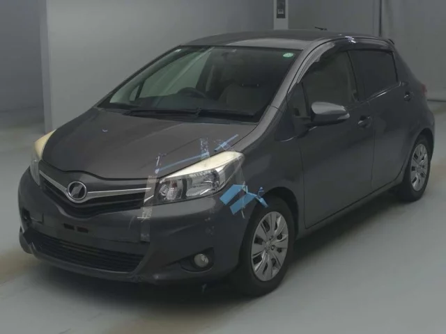 Toyota Vitz Лот № 72055 2011