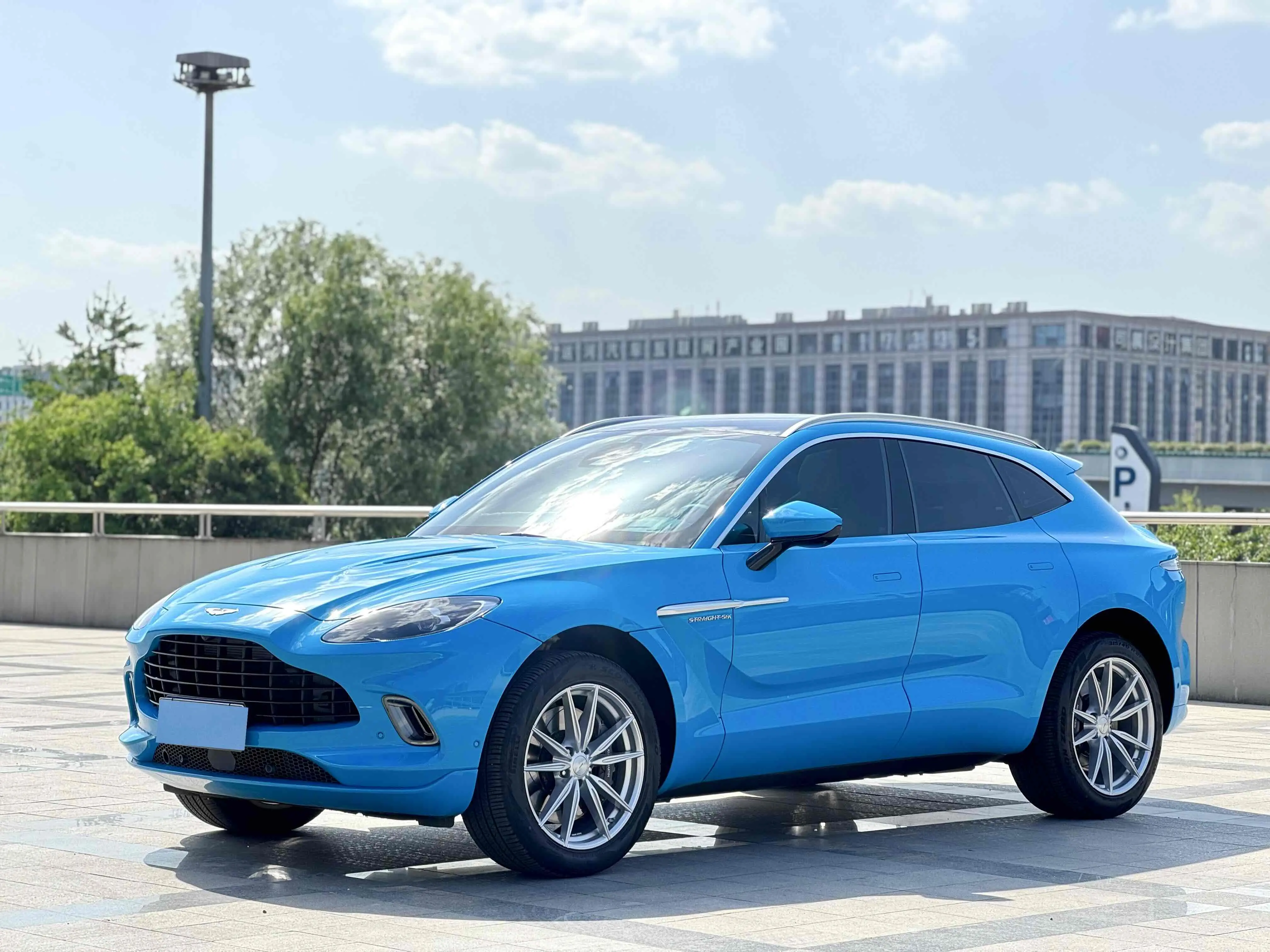 Aston Martin DBX I