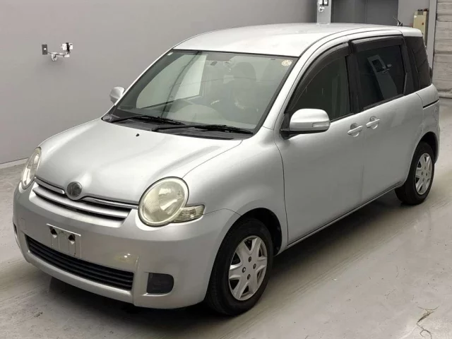 Toyota Sienta Лот № 18125 2010