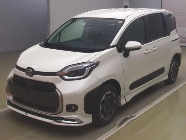 Toyota Sienta Лот № 72024 2023