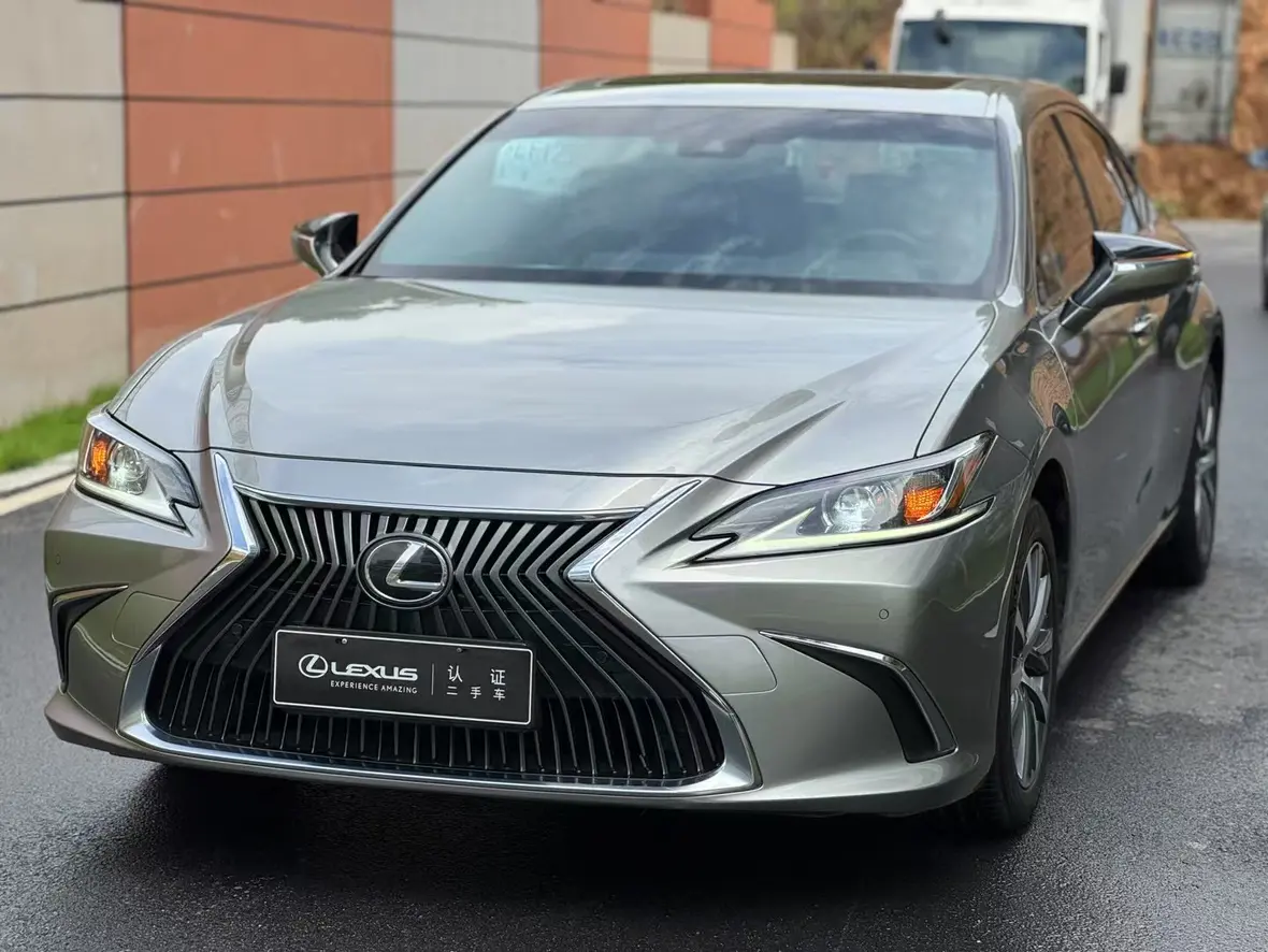 Lexus ES VII