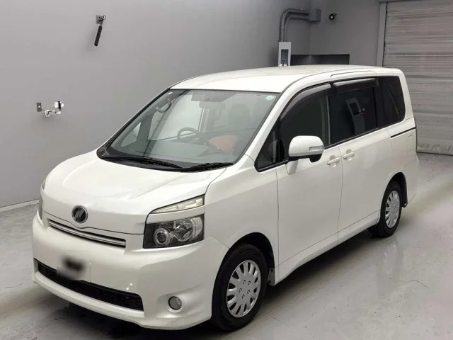 Toyota Voxy II (R70)