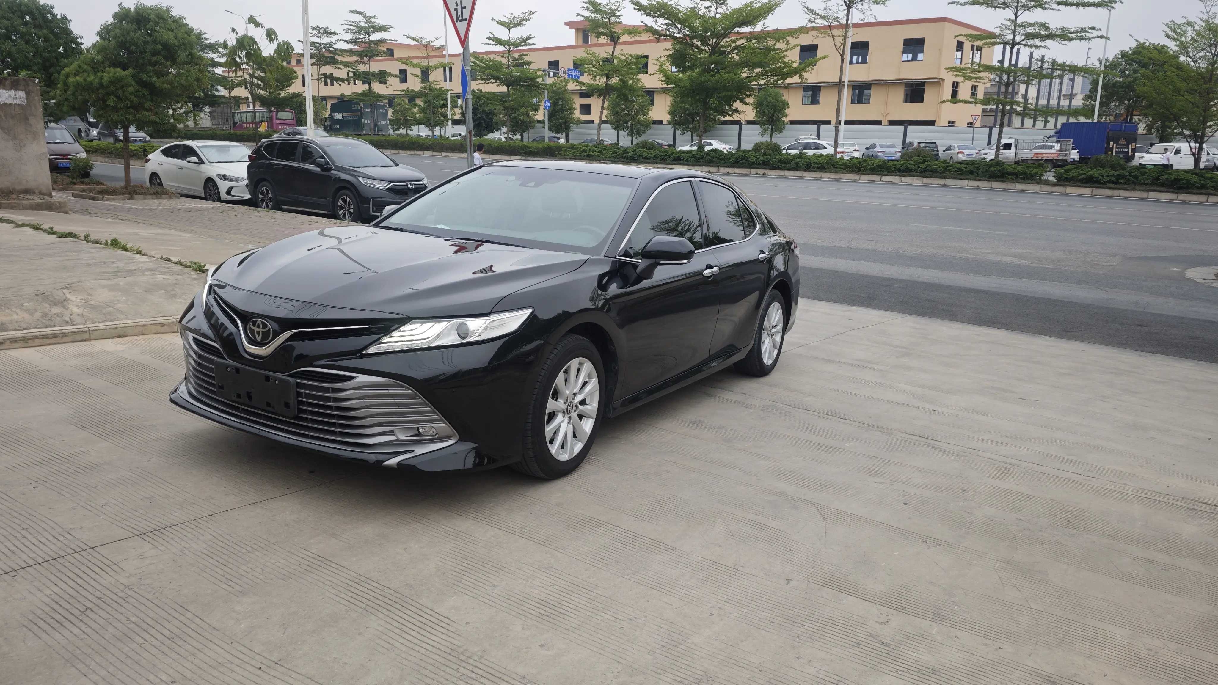 Toyota Camry VIII (XV70)