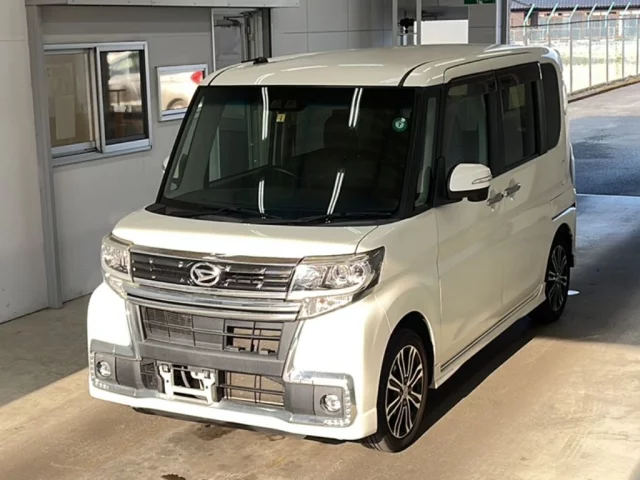 Daihatsu Tanto Лот № 2017