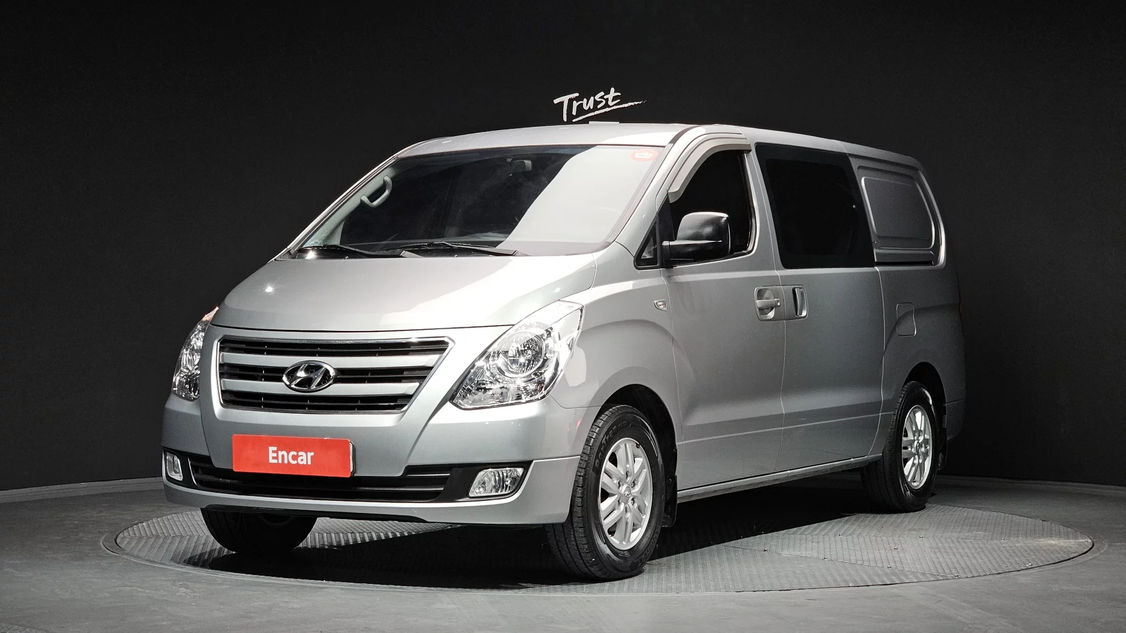 Hyundai Starex 5-Seater Van Smart 2015