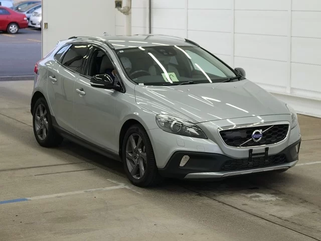 Volvo V40 II