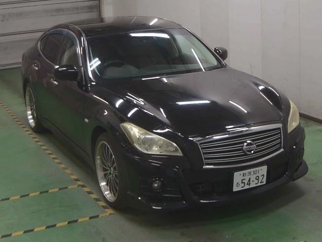 Nissan Fuga II