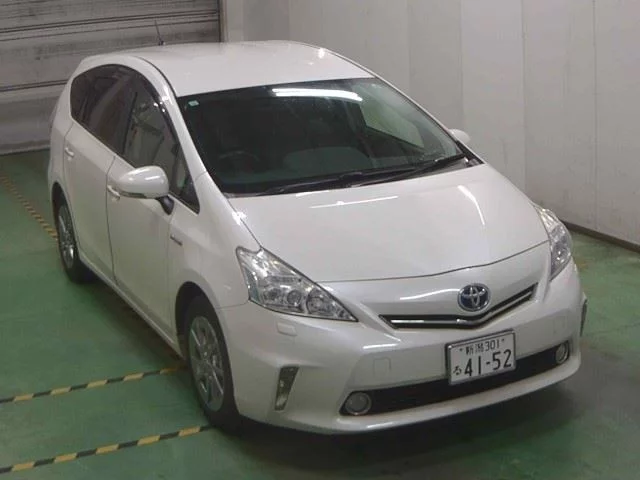 Toyota Prius Alpha Лот № 2013
