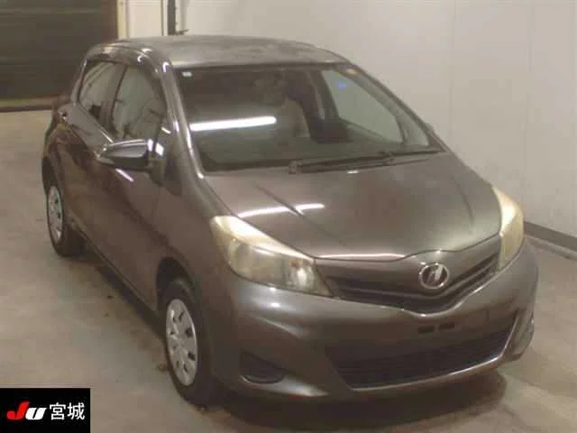 Toyota Vitz Лот № 2011