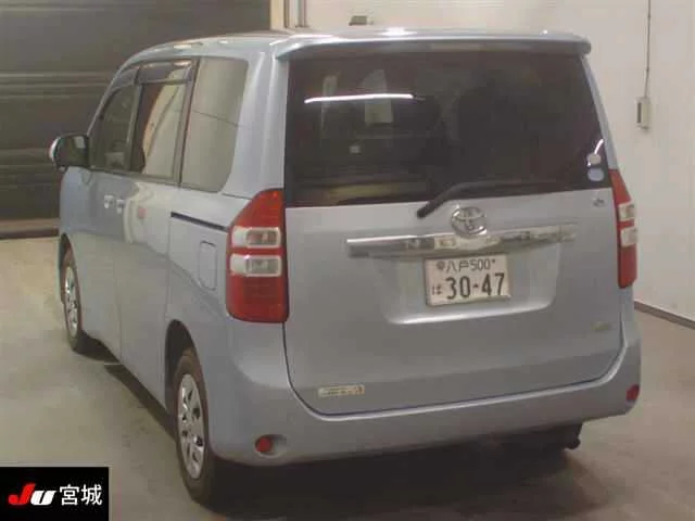 Toyota Noah Лот № 2010