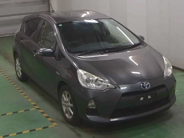 Toyota Aqua Лот № 2013