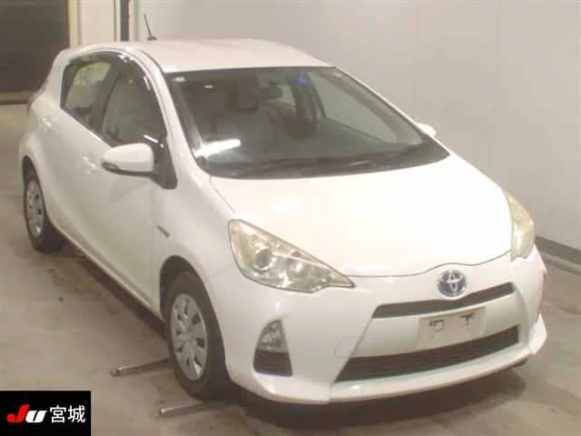 Toyota Aqua Лот № 2012