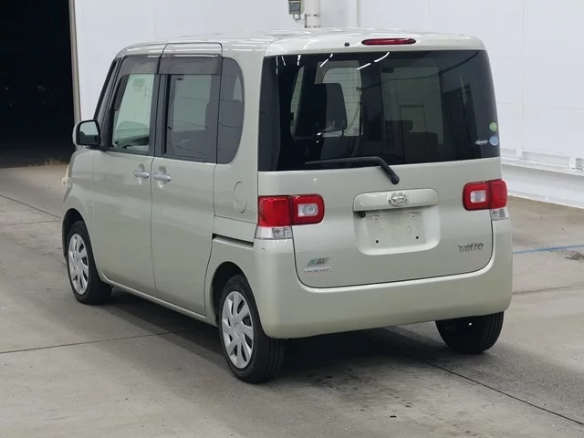 Daihatsu Tanto Лот № 2013