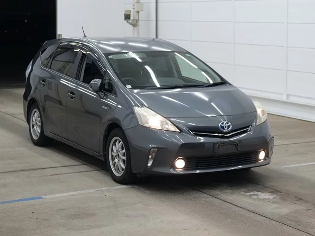 Toyota Prius Alpha Лот № 2011