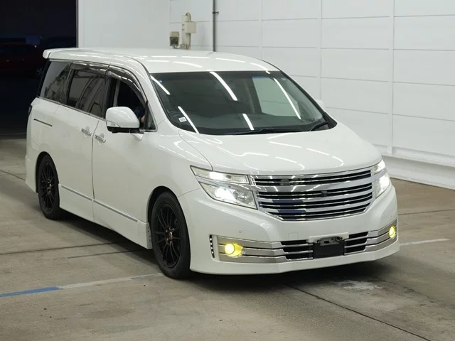 Nissan Elgrand III (E52)