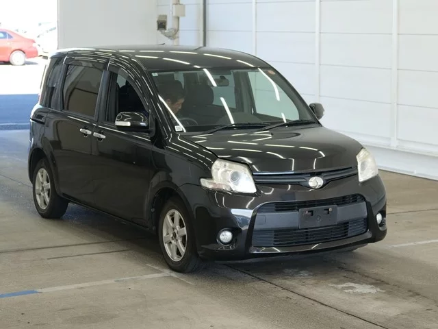 Toyota Sienta Лот № 2012