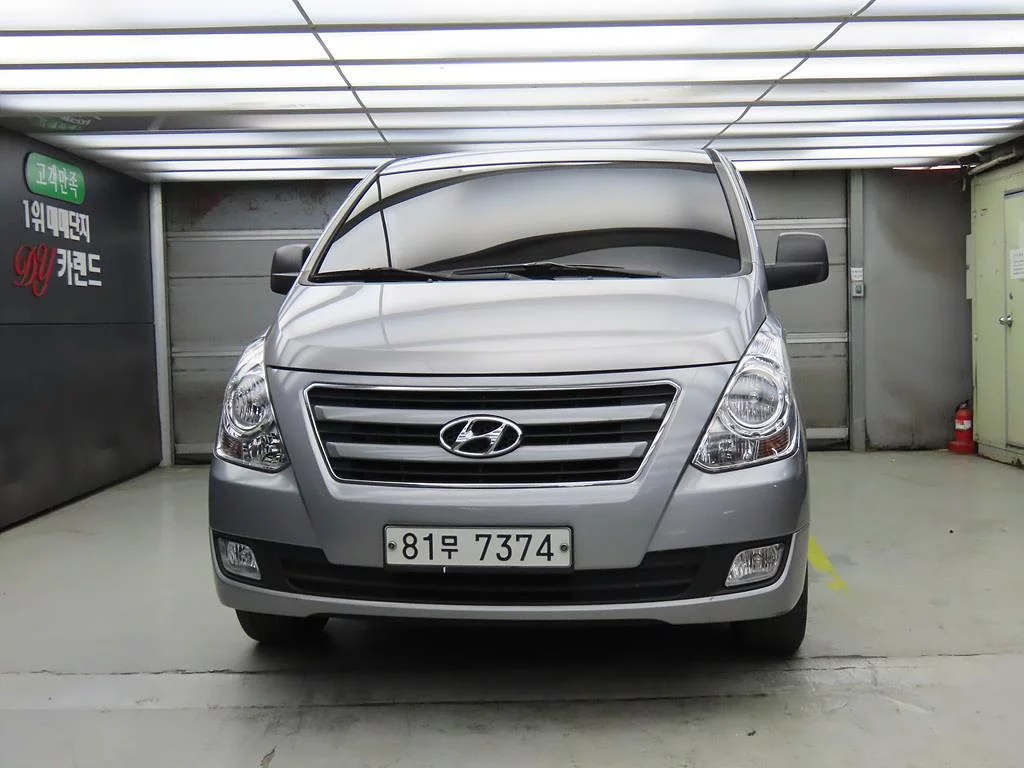 Hyundai Starex 5-Seater Van Modern 2016