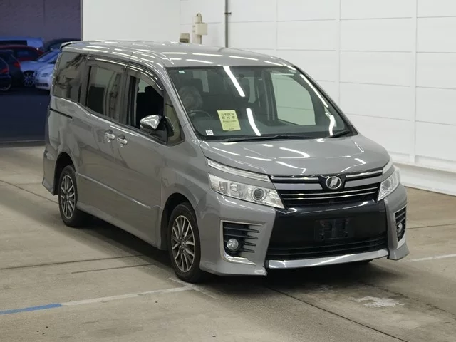 Toyota Voxy Лот № 2015
