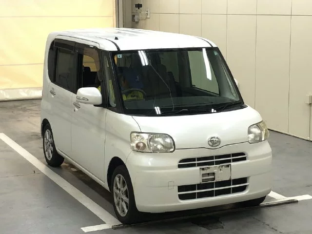 Daihatsu Tanto Лот № 2011